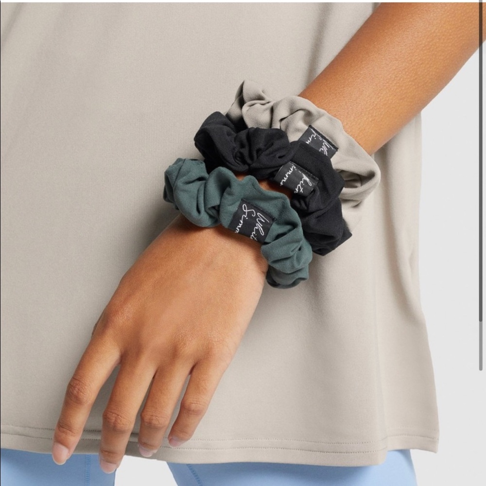 ISO Whitney Simmons Scrunchies *DO NOT BUY*